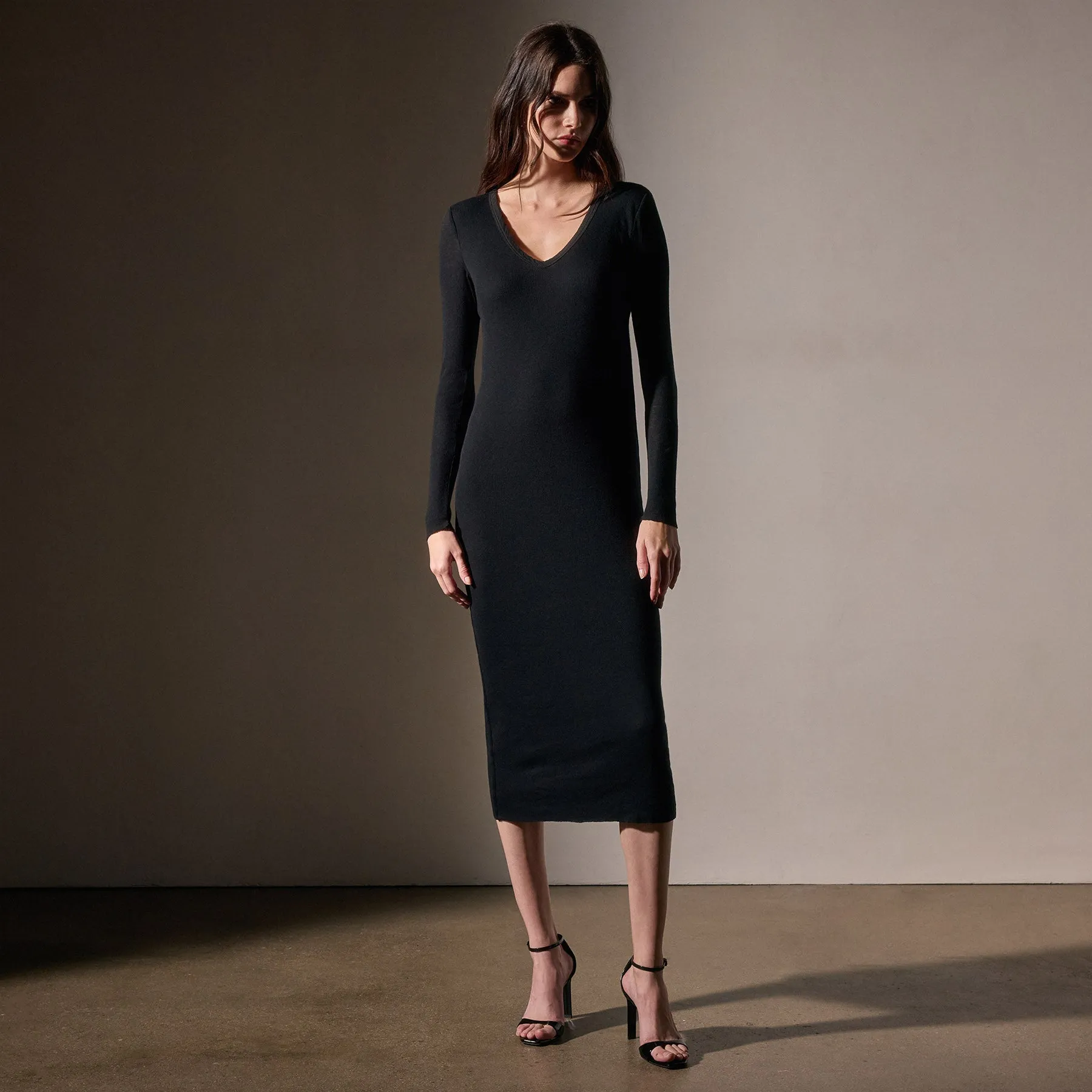 Cashmere Rib Deep V Neck - Black